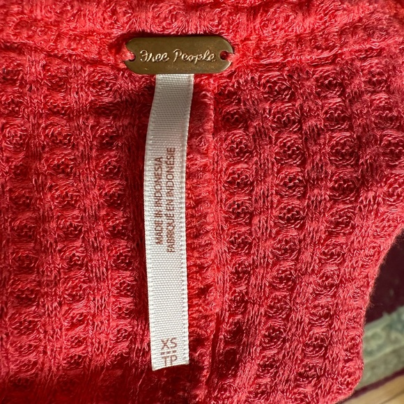 Free People High-Low Coral Waffle Long Sleeve Crew Neck Blouse Womens XS Stretch - Picture 5 of 5